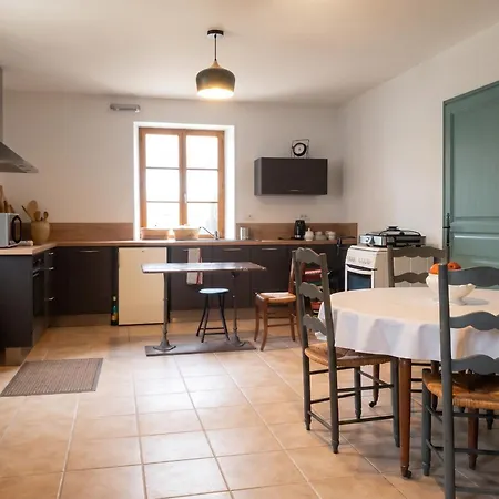 Maison Conviviale Avec Terrasse A *